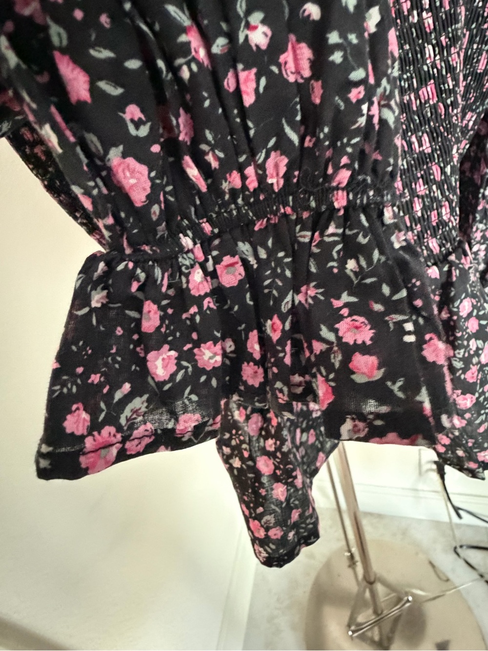 Smocked Long-Sleeve Smocked Floral Peplum Top - Black/Pink - Picture 4 of 7